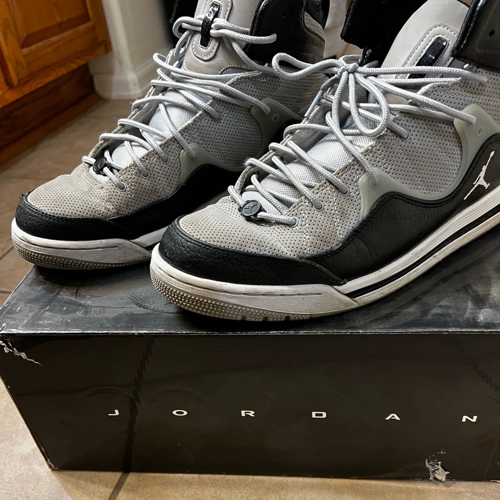 Black and gray Jordan Flight TR ‘97